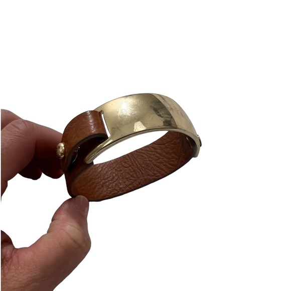 Two Leather Bracelets With Gold Plate ~ One Black, One Brown - Picture 4 of 15